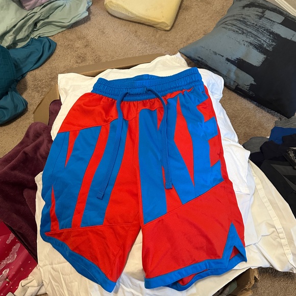 1 pair if Adidas and 1 Nike basketball short like new hardly used - Picture 3 of 3